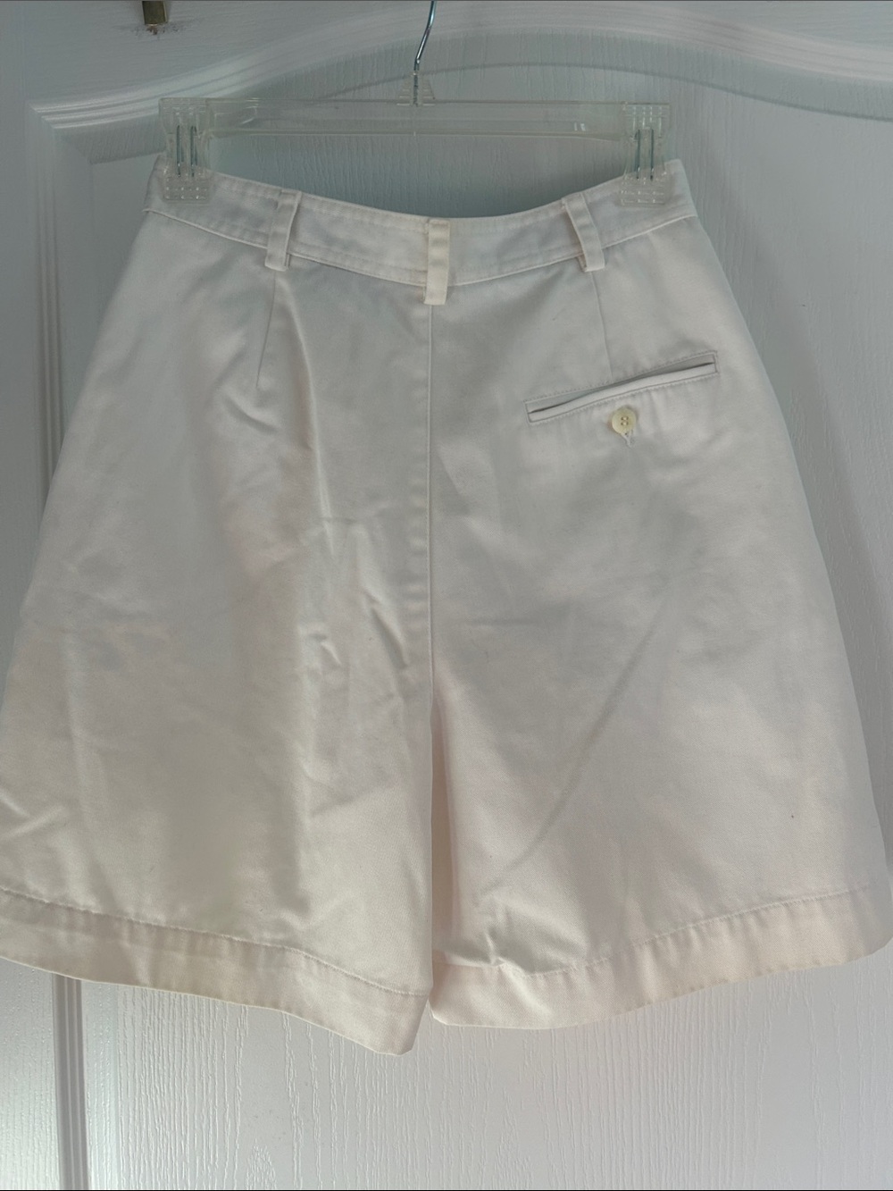 Vintage Liz Claiborne Cream High-Waist Pleated Shorts 6 - Picture 2 of 3